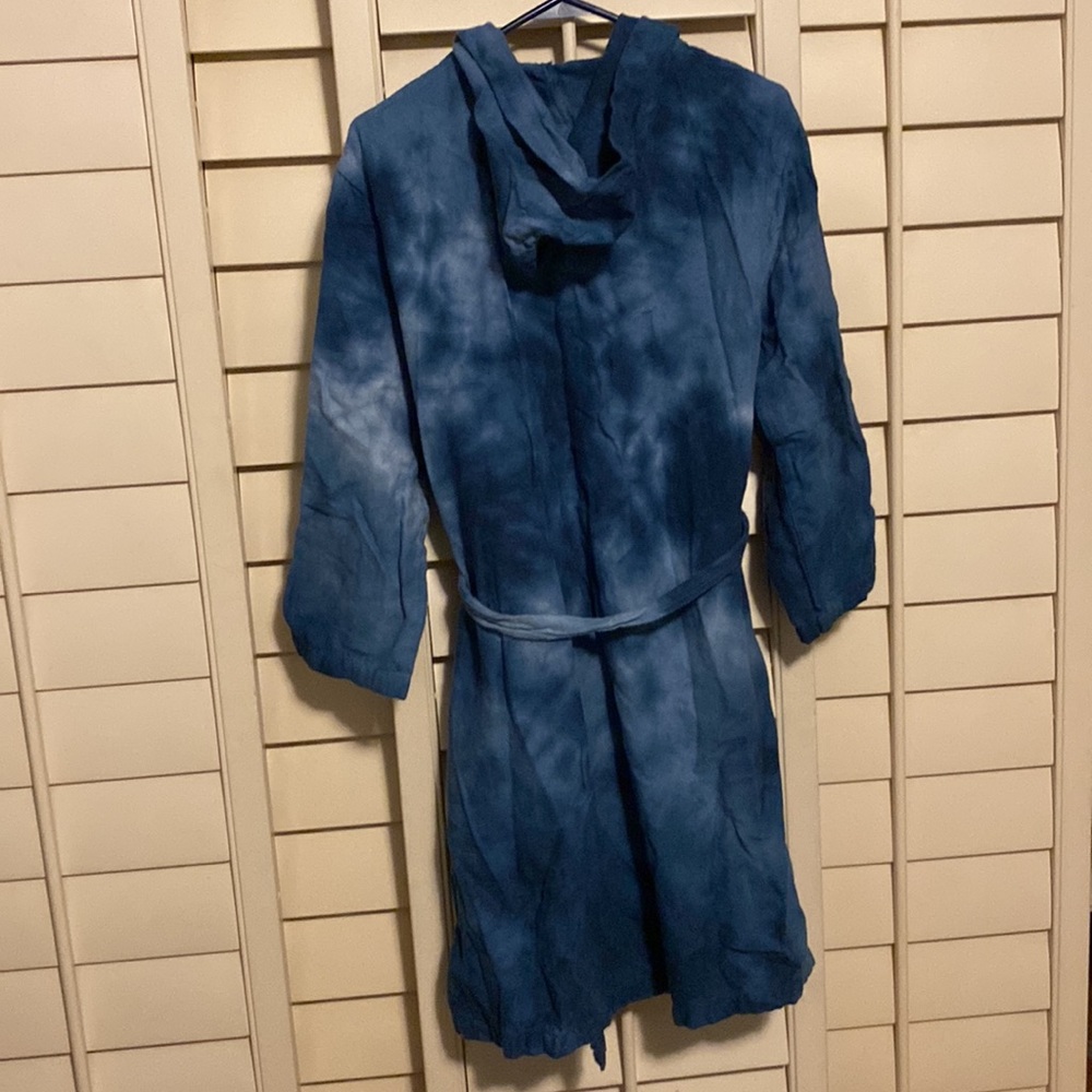 Robe - Picture 2 of 5